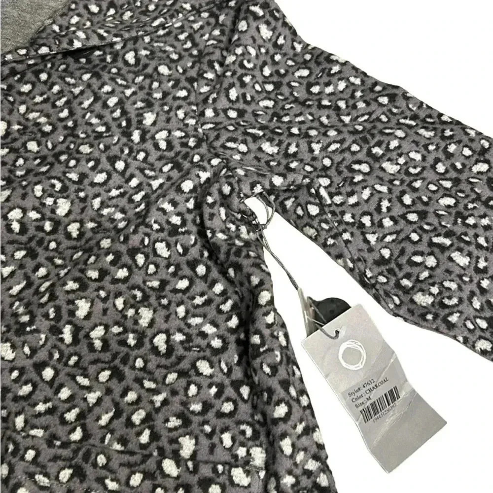 Habitat  NWT shacket,jacket,women M. Grey animal print,,PTP 21”, wide at waist - Picture 6 of 14